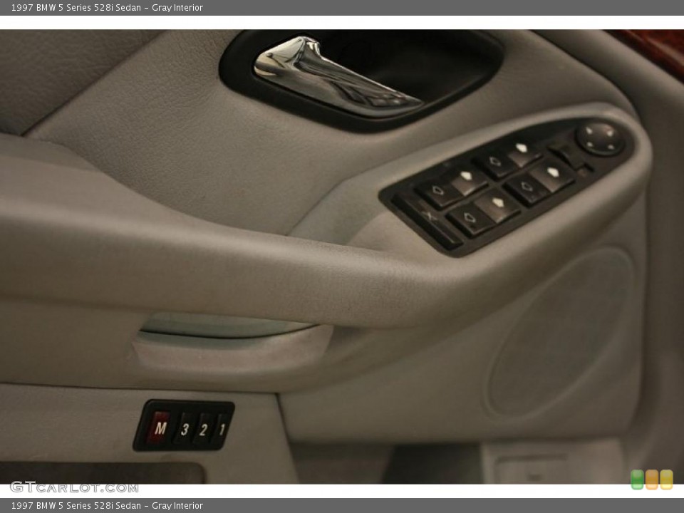 Gray Interior Controls for the 1997 BMW 5 Series 528i Sedan #44079486