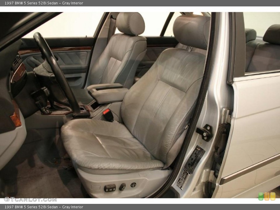 Gray Interior Photo for the 1997 BMW 5 Series 528i Sedan #44079511