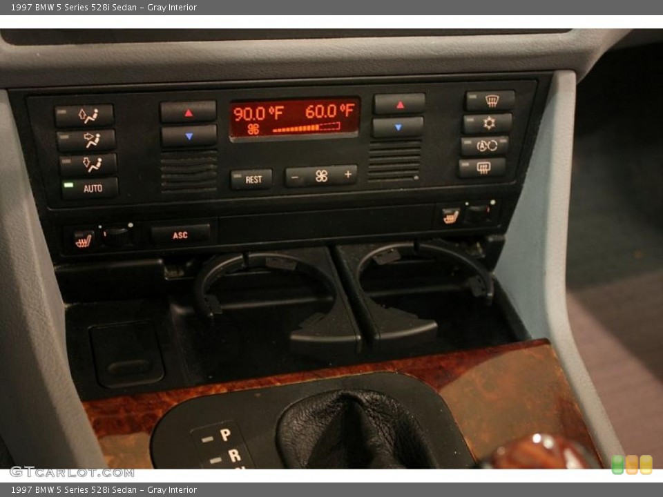 Gray Interior Controls for the 1997 BMW 5 Series 528i Sedan #44079577