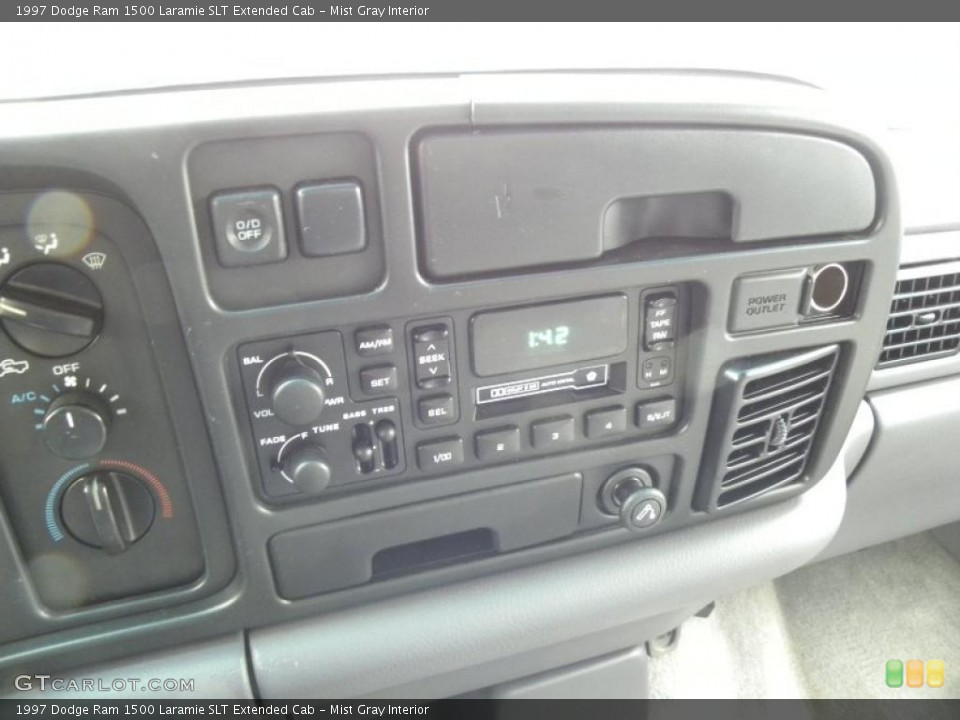 Mist Gray Interior Controls for the 1997 Dodge Ram 1500 Laramie SLT Extended Cab #44085907