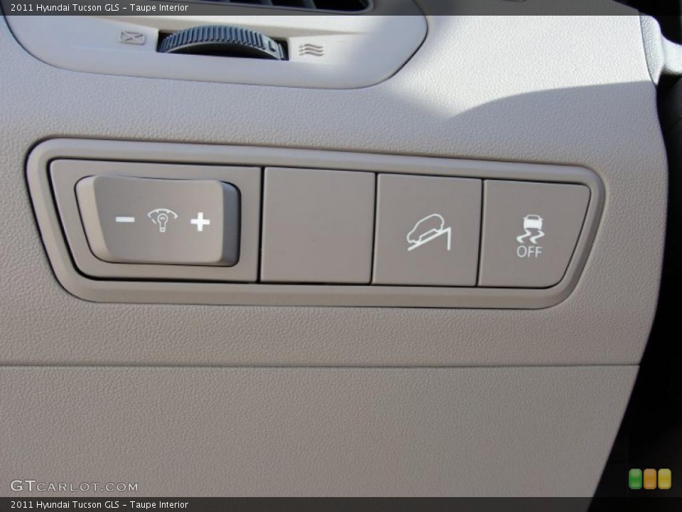 Taupe Interior Controls for the 2011 Hyundai Tucson GLS #44110606