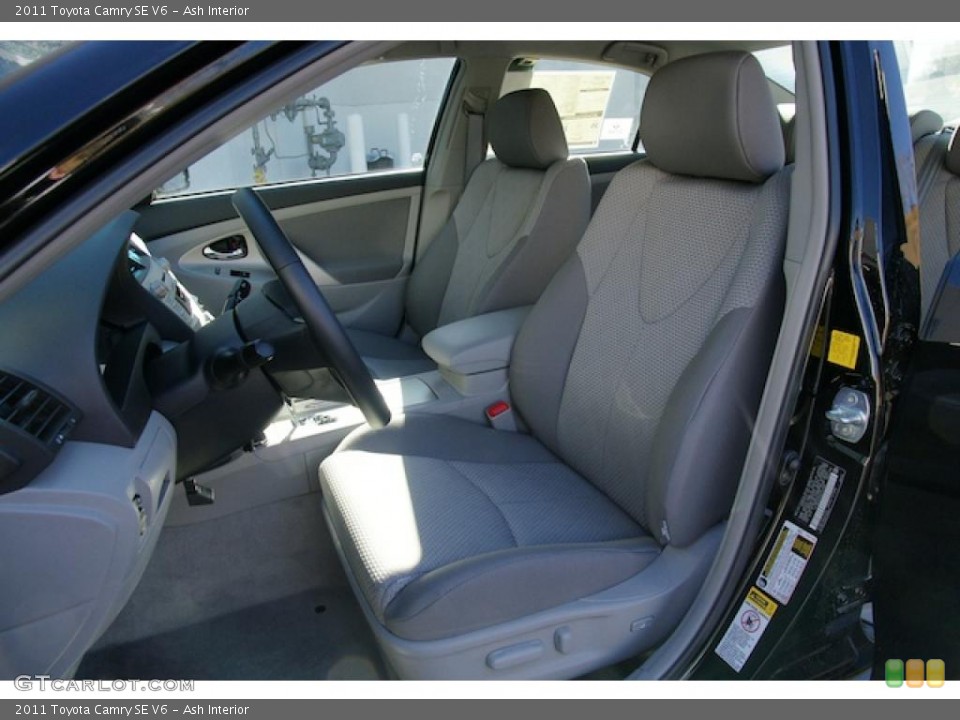 Ash Interior Photo for the 2011 Toyota Camry SE V6 #44111338