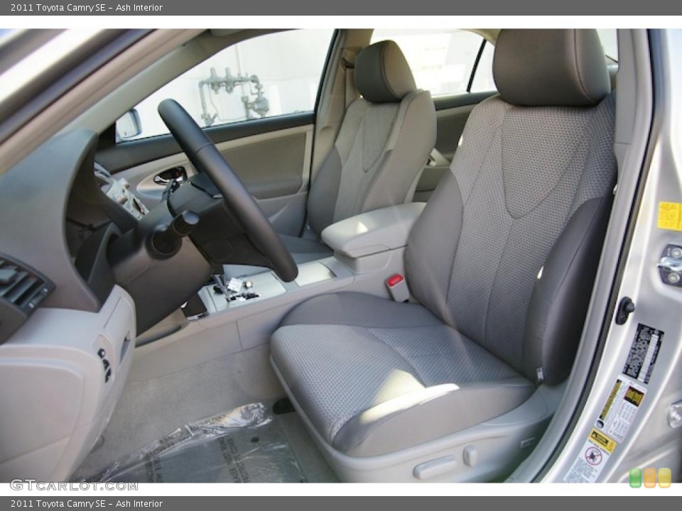 Ash Interior Photo for the 2011 Toyota Camry SE #44112410