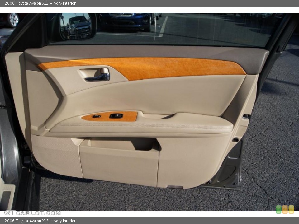 Ivory Interior Door Panel for the 2006 Toyota Avalon XLS #44153048