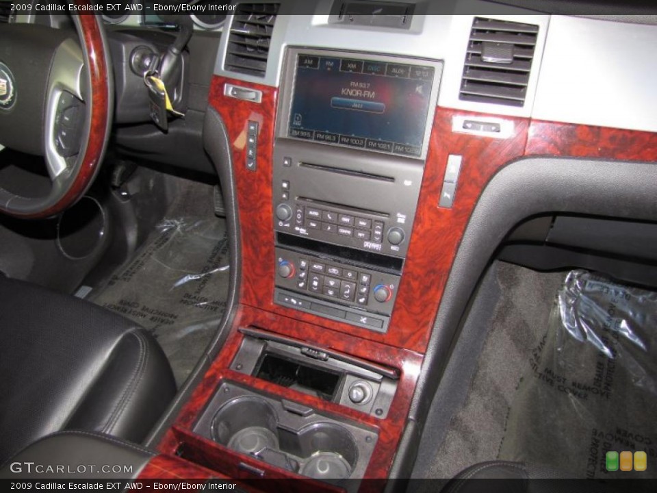 Ebony/Ebony Interior Controls for the 2009 Cadillac Escalade EXT AWD #44189711