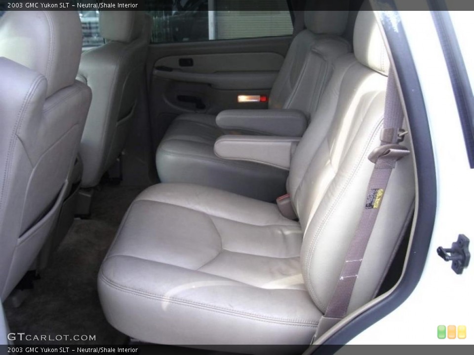 Neutral/Shale Interior Photo for the 2003 GMC Yukon SLT #44191059