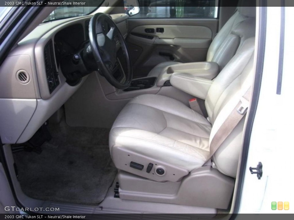 Neutral/Shale Interior Photo for the 2003 GMC Yukon SLT #44191083