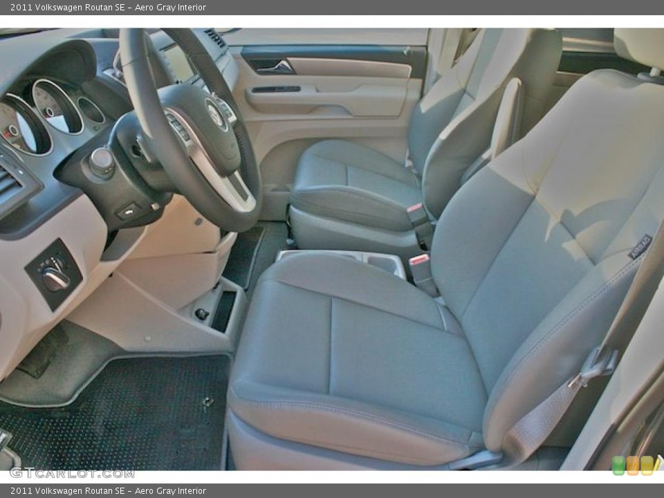 Aero Gray Interior Photo for the 2011 Volkswagen Routan SE #44192489