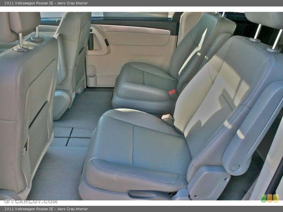 Aero Gray Interior Photo for the 2011 Volkswagen Routan SE #44192525