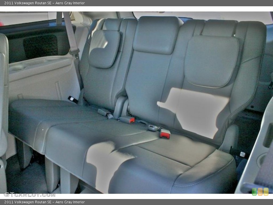 Aero Gray Interior Photo for the 2011 Volkswagen Routan SE #44192557