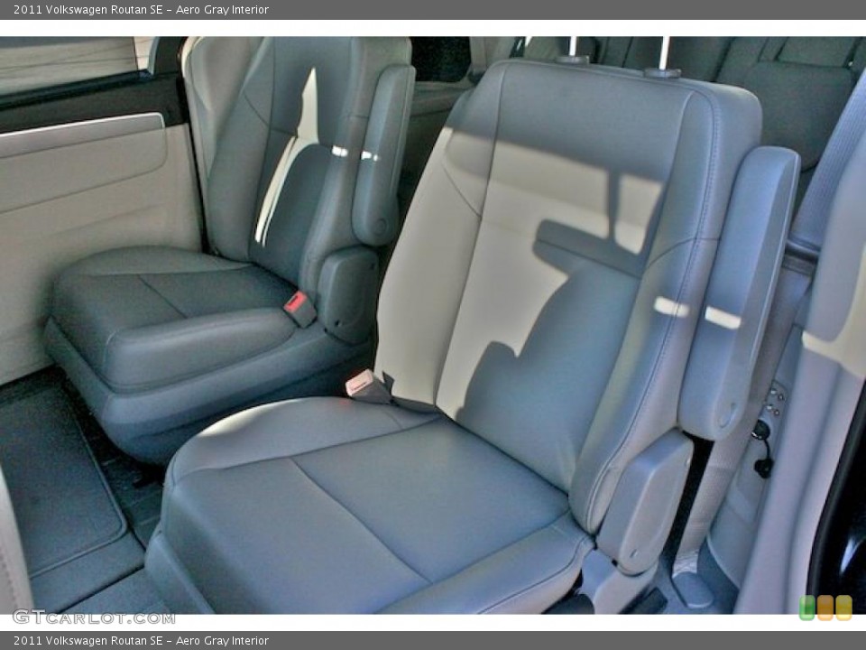 Aero Gray Interior Photo for the 2011 Volkswagen Routan SE #44192563
