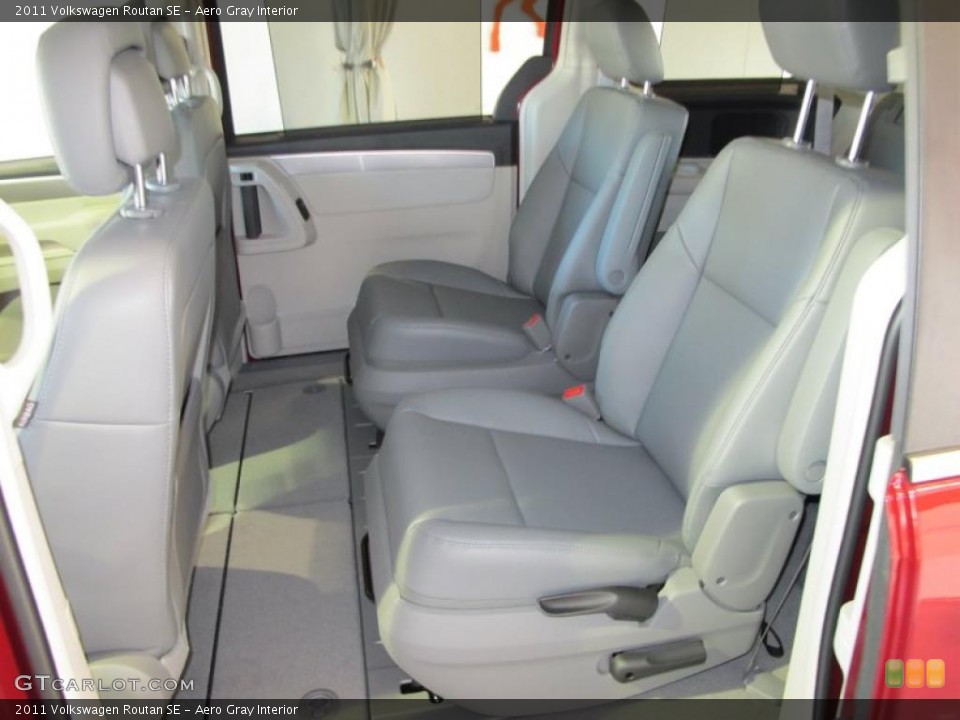 Aero Gray Interior Photo for the 2011 Volkswagen Routan SE #44219933