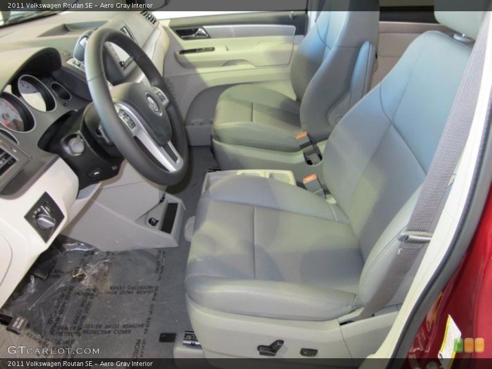 Aero Gray Interior Photo for the 2011 Volkswagen Routan SE #44219965