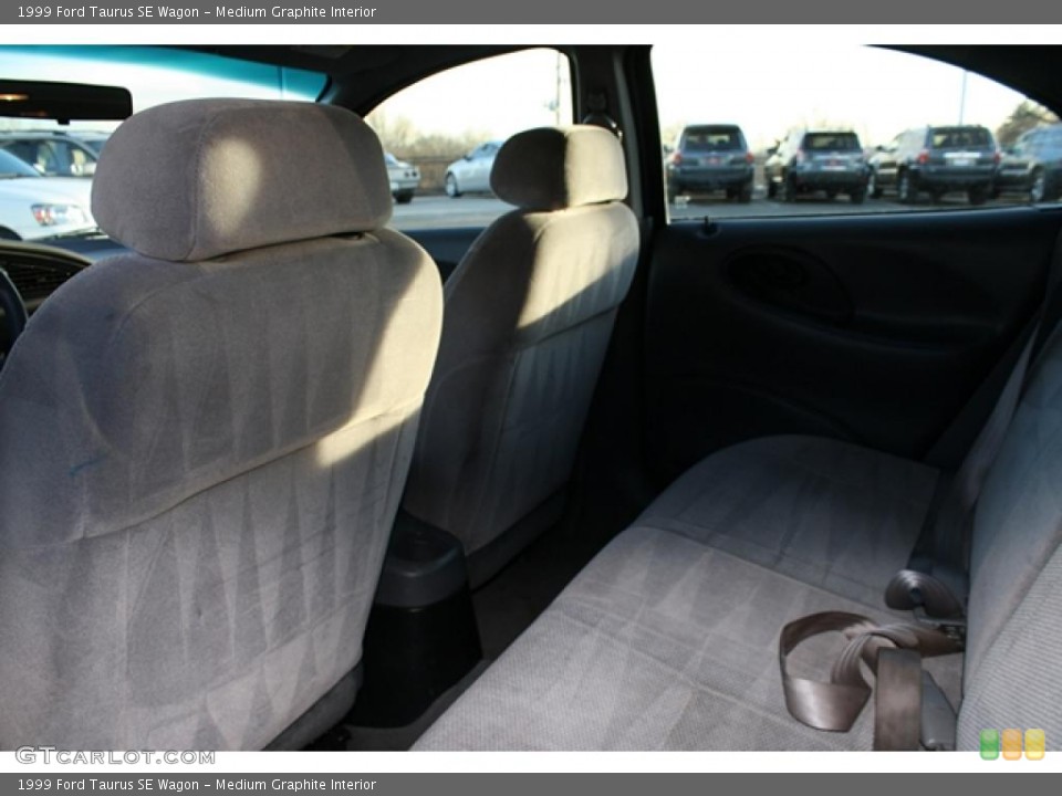 Medium Graphite Interior Photo for the 1999 Ford Taurus SE Wagon #44233369
