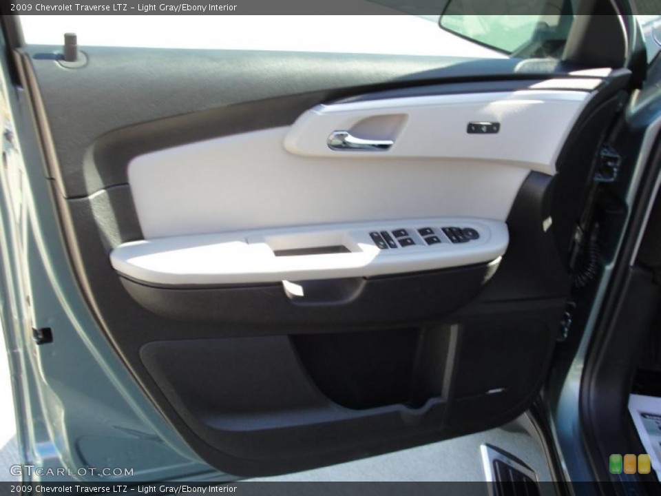 Light Gray/Ebony Interior Door Panel for the 2009 Chevrolet Traverse LTZ #44243205