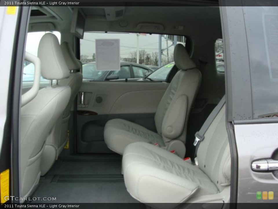 Light Gray Interior Photo for the 2011 Toyota Sienna XLE #44247000
