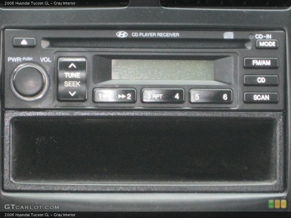 Gray Interior Controls for the 2006 Hyundai Tucson GL #44271672