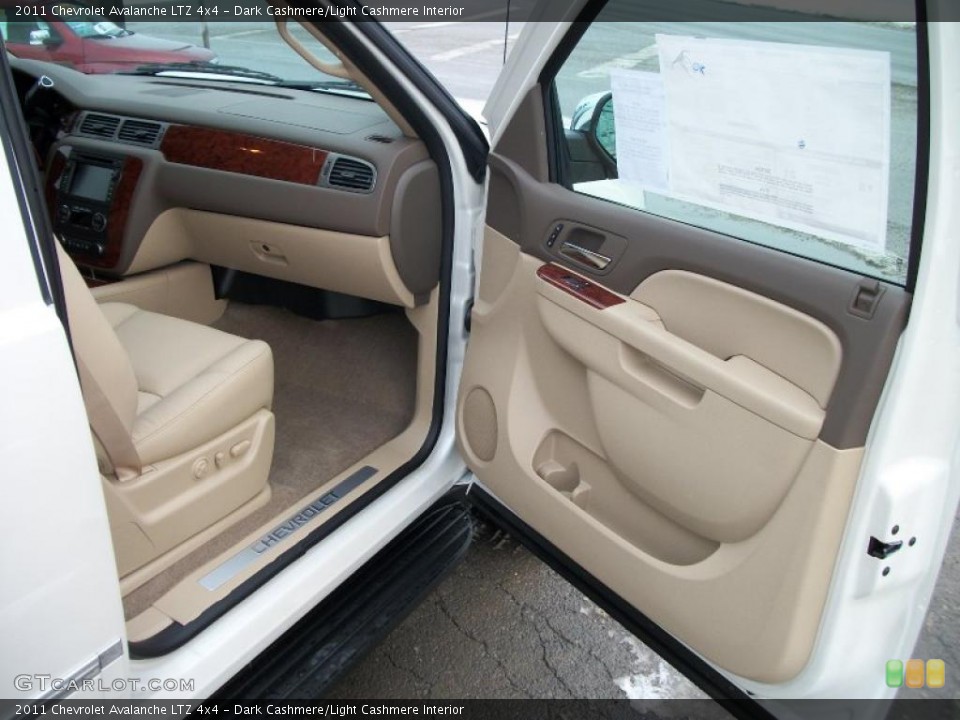 Dark Cashmere/Light Cashmere Interior Photo for the 2011 Chevrolet Avalanche LTZ 4x4 #44287944