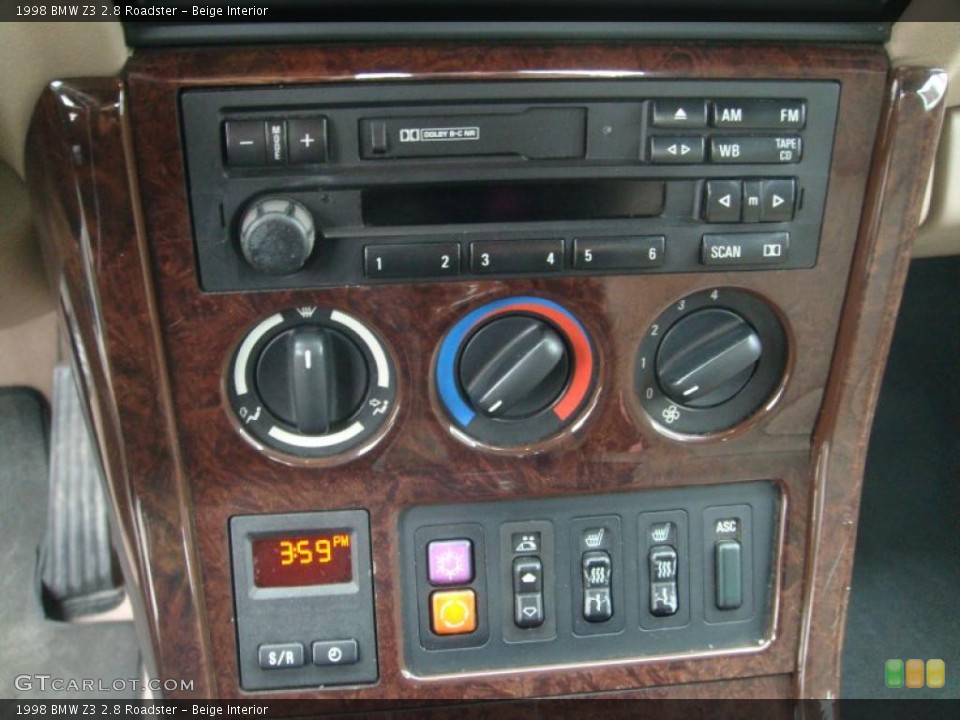 Beige Interior Controls for the 1998 BMW Z3 2.8 Roadster #44295352