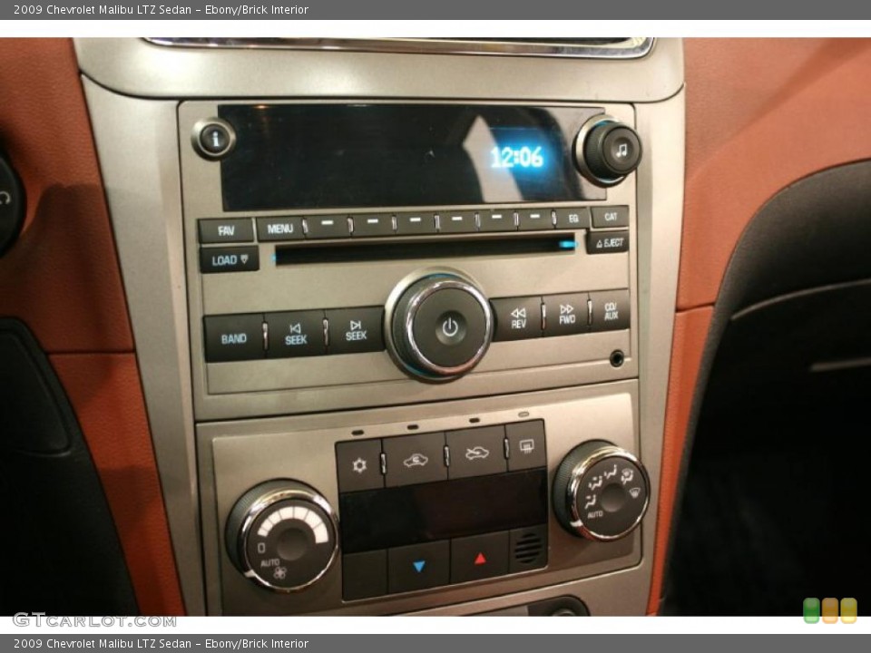 Ebony/Brick Interior Controls for the 2009 Chevrolet Malibu LTZ Sedan #44320076