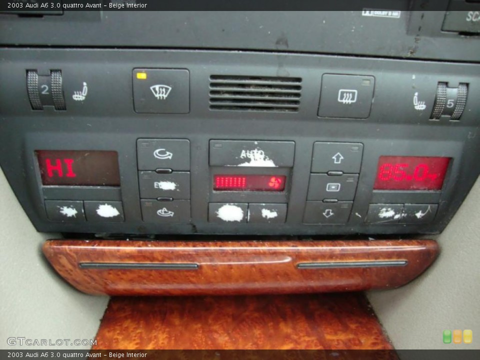 Beige Interior Controls for the 2003 Audi A6 3.0 quattro Avant #44344930