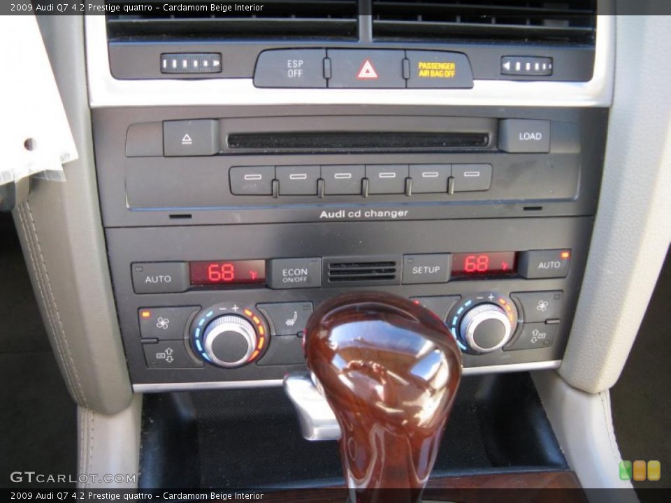 Cardamom Beige Interior Controls for the 2009 Audi Q7 4.2 Prestige quattro #44347010
