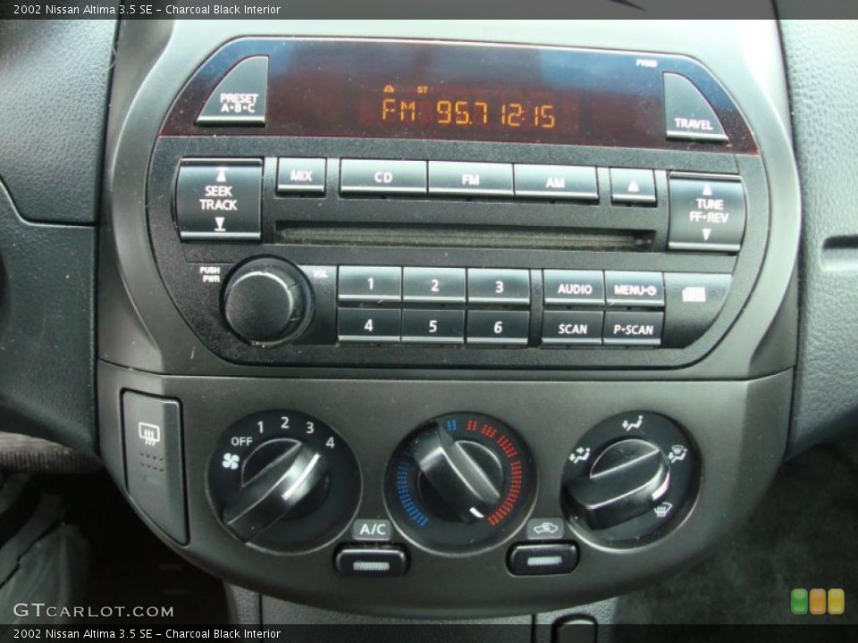 Charcoal Black Interior Controls for the 2002 Nissan Altima 3.5 SE #44349178