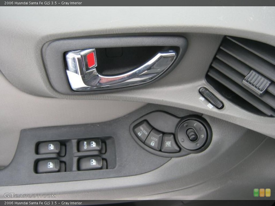 Gray Interior Controls for the 2006 Hyundai Santa Fe GLS 3.5 #44357054