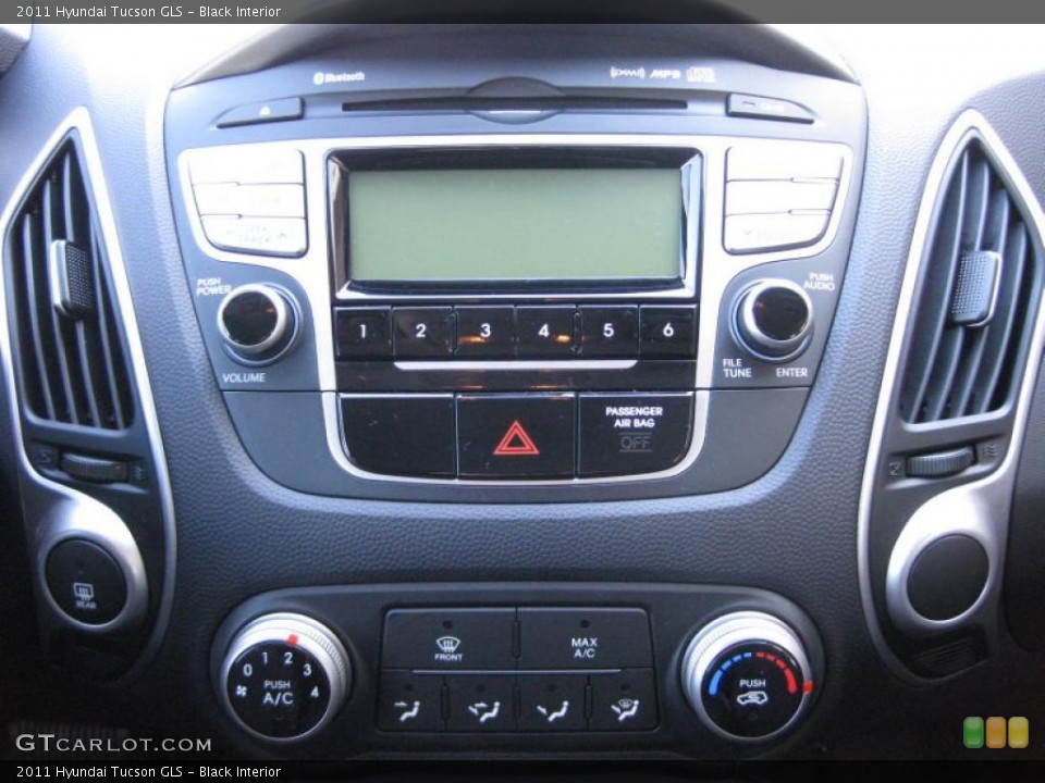 Black Interior Controls for the 2011 Hyundai Tucson GLS #44438826