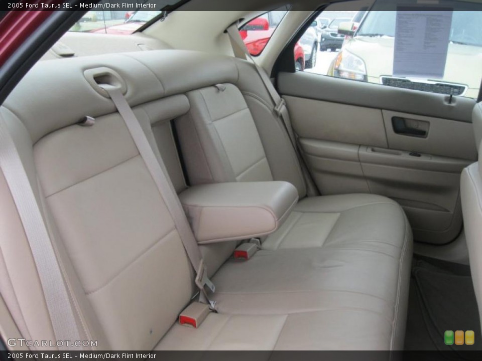 Medium/Dark Flint Interior Photo for the 2005 Ford Taurus SEL #44505699