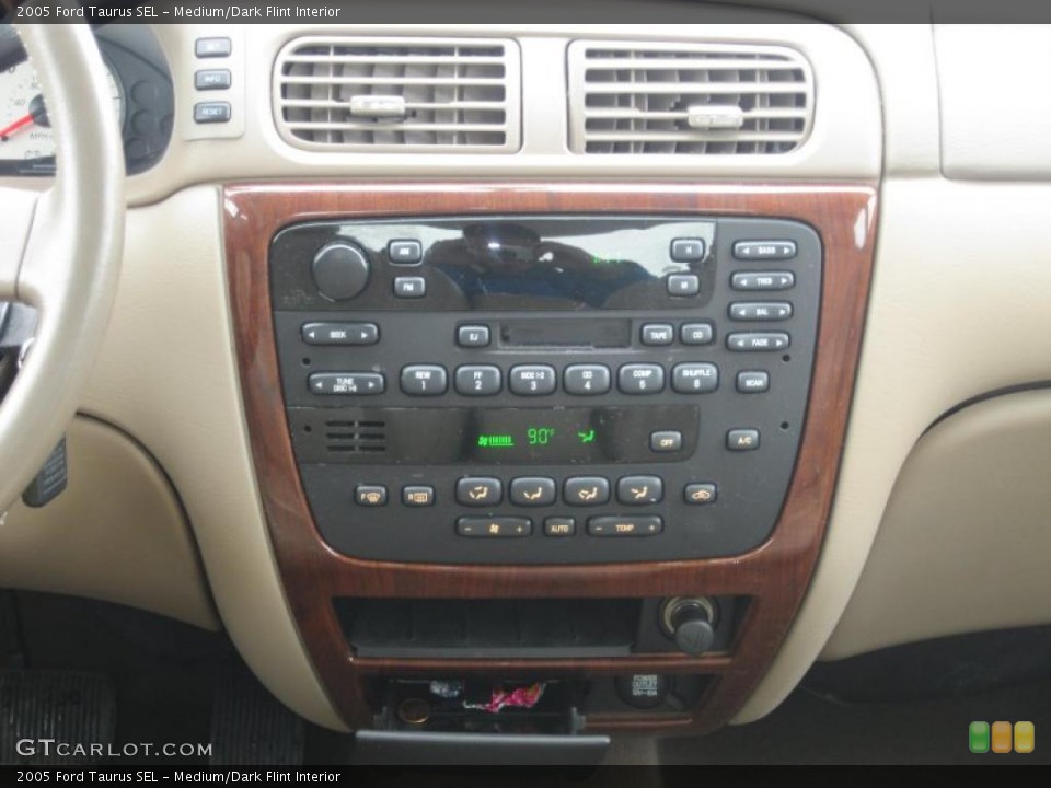 Medium/Dark Flint Interior Controls for the 2005 Ford Taurus SEL #44505795