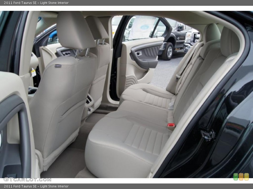 Light Stone Interior Photo for the 2011 Ford Taurus SE #44523187