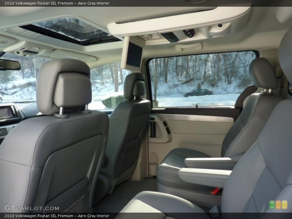 Aero Gray Interior Photo for the 2010 Volkswagen Routan SEL Premium #44547103