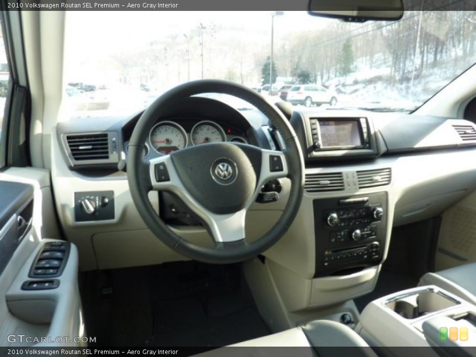 Aero Gray Interior Photo for the 2010 Volkswagen Routan SEL Premium #44547119