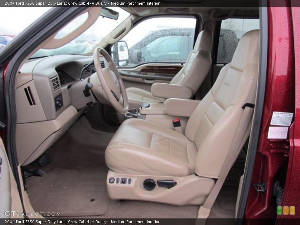 Medium Parchment Interior Photo for the 2004 Ford F350 Super Duty Lariat Crew Cab 4x4 Dually #44563797