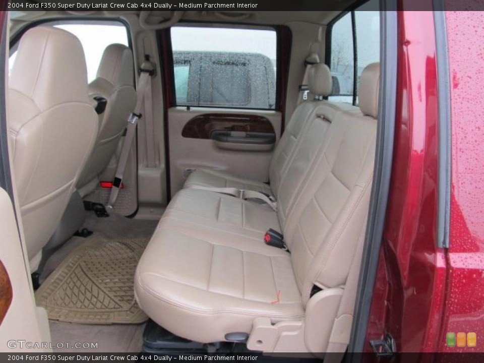 Medium Parchment Interior Photo for the 2004 Ford F350 Super Duty Lariat Crew Cab 4x4 Dually #44563873