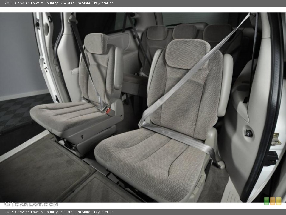 Medium Slate Gray Interior Photo for the 2005 Chrysler Town & Country LX #44618047