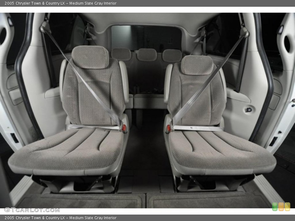 Medium Slate Gray Interior Photo for the 2005 Chrysler Town & Country LX #44618119