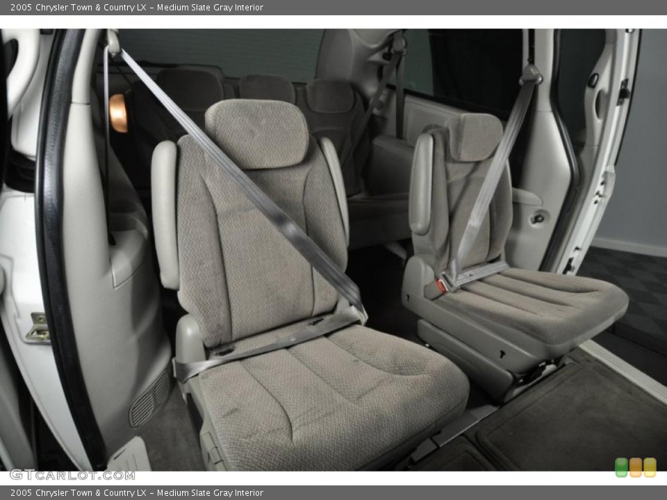 Medium Slate Gray Interior Photo for the 2005 Chrysler Town & Country LX #44618175