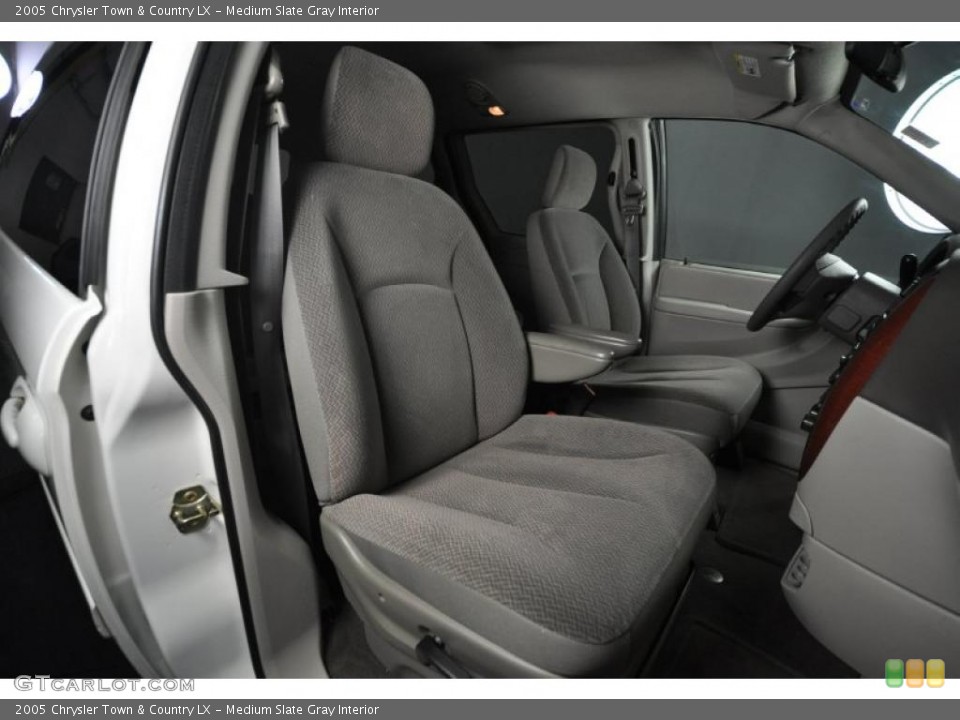 Medium Slate Gray Interior Photo for the 2005 Chrysler Town & Country LX #44618255
