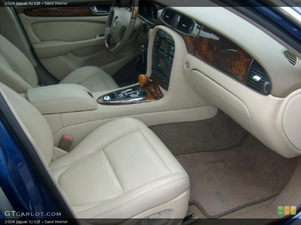Sand Interior Photo for the 2004 Jaguar XJ XJ8 #44640034