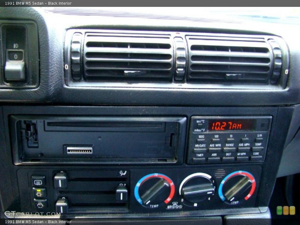 Black Interior Controls for the 1991 BMW M5 Sedan #44654955