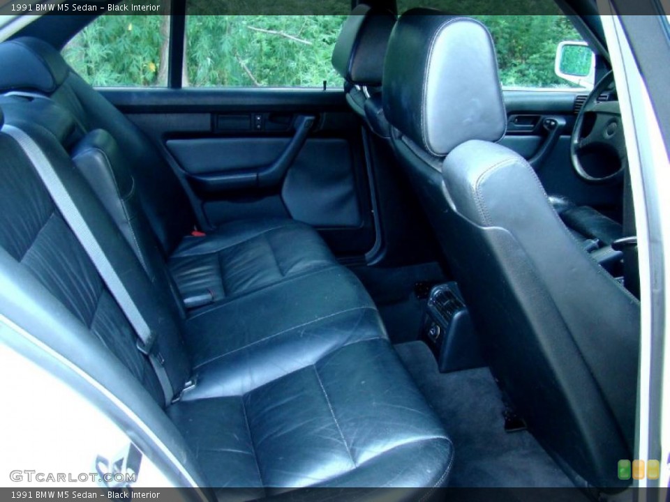 Black Interior Photo for the 1991 BMW M5 Sedan #44655107