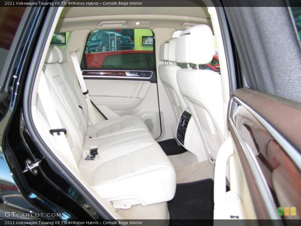 Cornsilk Beige Interior Photo for the 2011 Volkswagen Touareg V6 TSI 4XMotion Hybrid #44655255