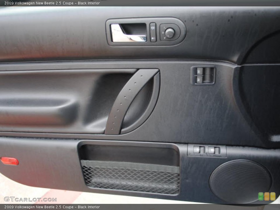 Black Interior Door Panel for the 2009 Volkswagen New Beetle 2.5 Coupe #44661839