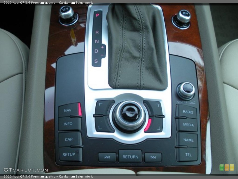 Cardamom Beige Interior Controls for the 2010 Audi Q7 3.6 Premium quattro #44672191