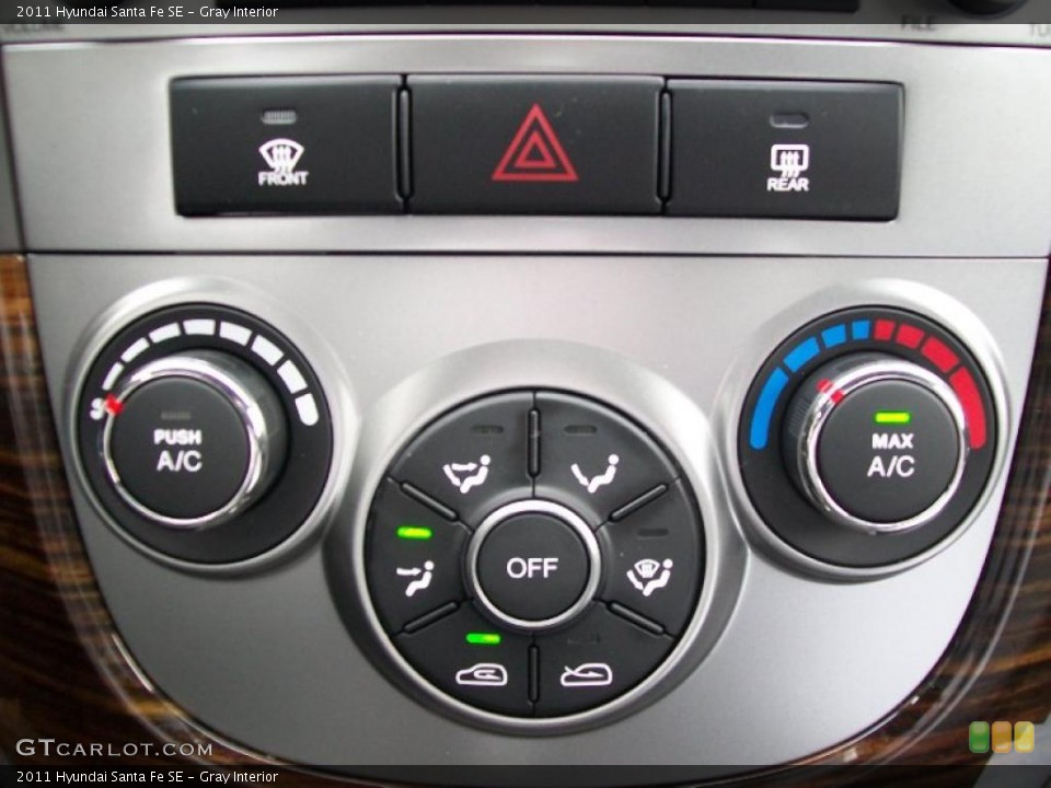 Gray Interior Controls for the 2011 Hyundai Santa Fe SE #44674167