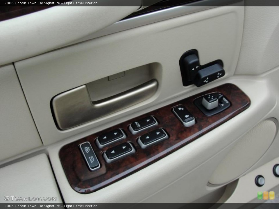 Light Camel Interior Controls for the 2006 Lincoln Town Car Signature #44678483
