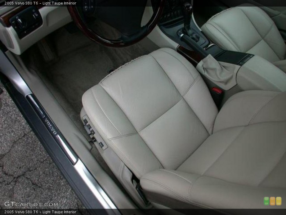 Light Taupe Interior Photo for the 2005 Volvo S80 T6 #44683775