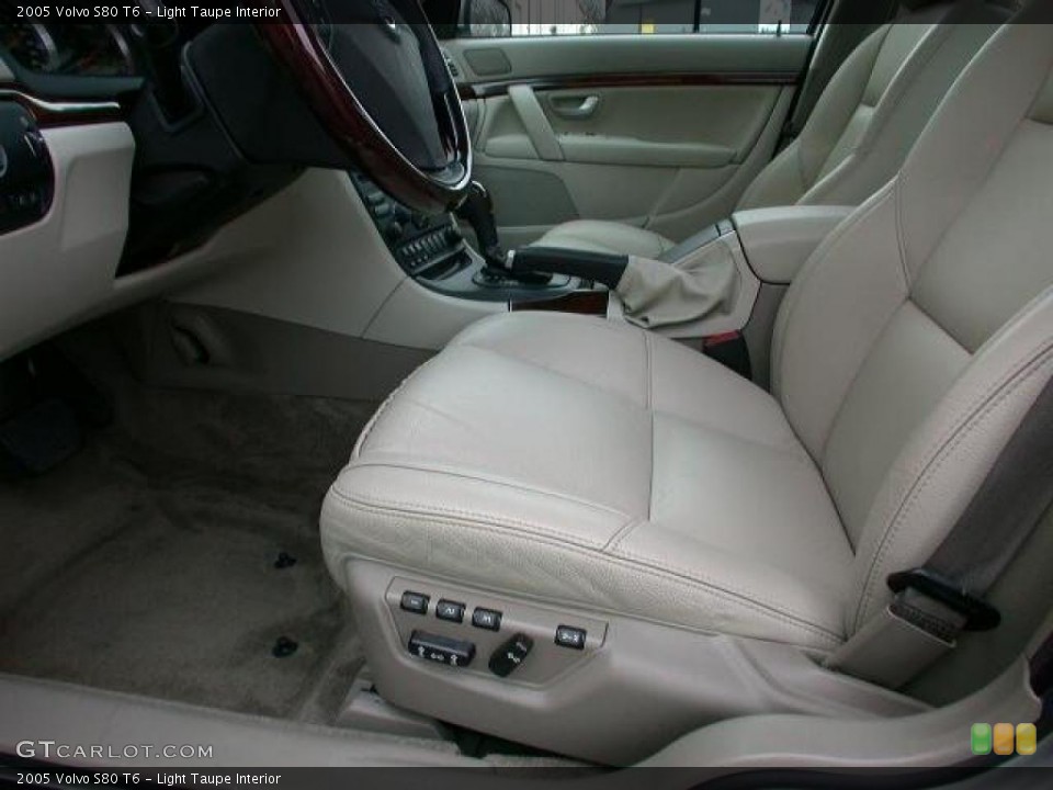 Light Taupe Interior Photo for the 2005 Volvo S80 T6 #44683955